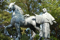 一豊の妻・千代と名馬の像